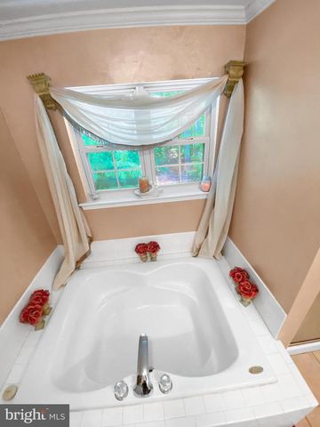 9106 HELMSLEY DR, Clinton, MD 20735