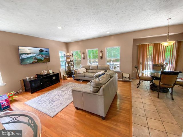 9106 HELMSLEY DR, Clinton, MD 20735