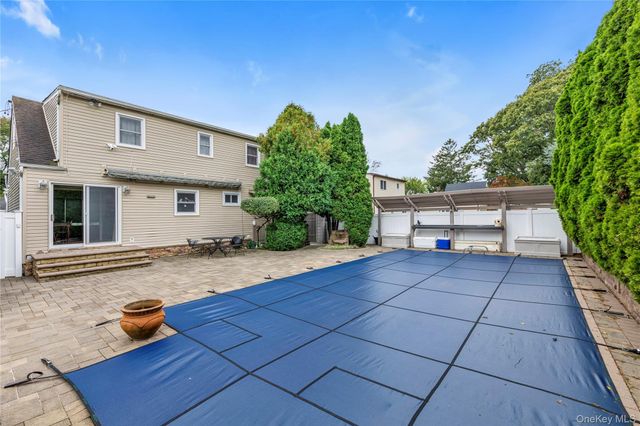 7 Eckert Street, Huntington Station, NY 11746