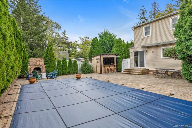 7 Eckert Street, Huntington Station, NY 11746