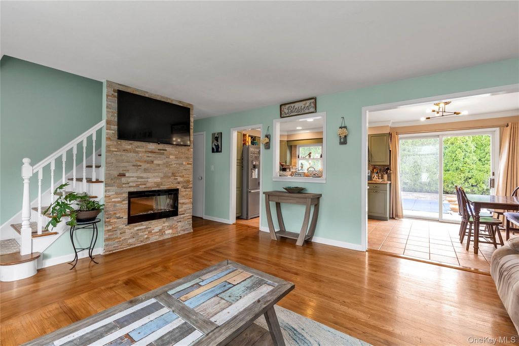 7 Eckert Street, Huntington Station, NY 11746 — photo 3