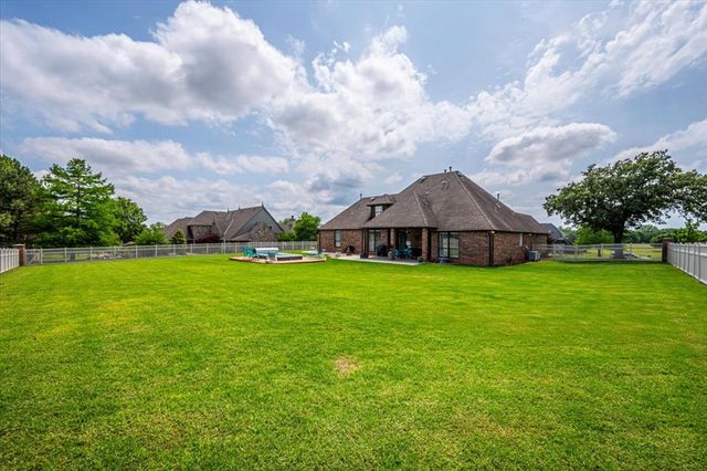 1213 Muirfield Drive, Shawnee, OK 74801