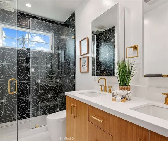 2371 Midvale, Los Angeles, CA 90064