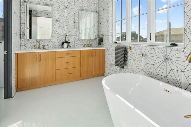 2371 Midvale, Los Angeles, CA 90064