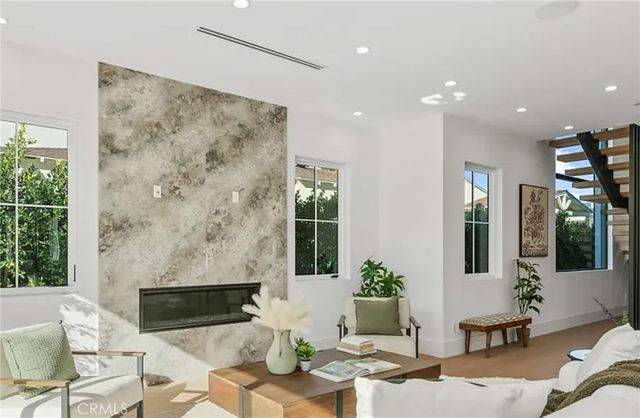 2371 Midvale, Los Angeles, CA 90064