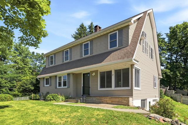 3 Ireland Drive, Poughkeepsie, NY 12603