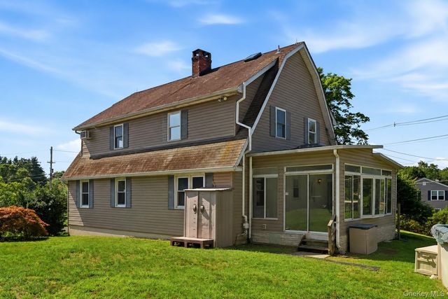 3 Ireland Drive, Poughkeepsie, NY 12603