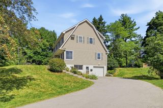 3 Ireland Drive, Poughkeepsie, NY 12603