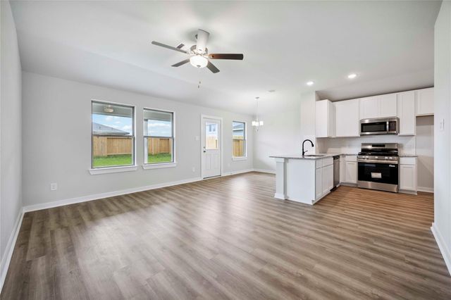 805 Clear Valley Lane, Dayton, TX 77535