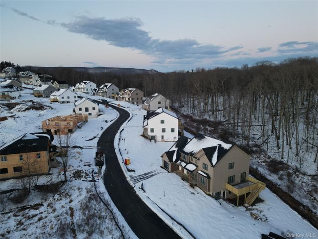 40 Southfield Falls, Monroe, NY 10950