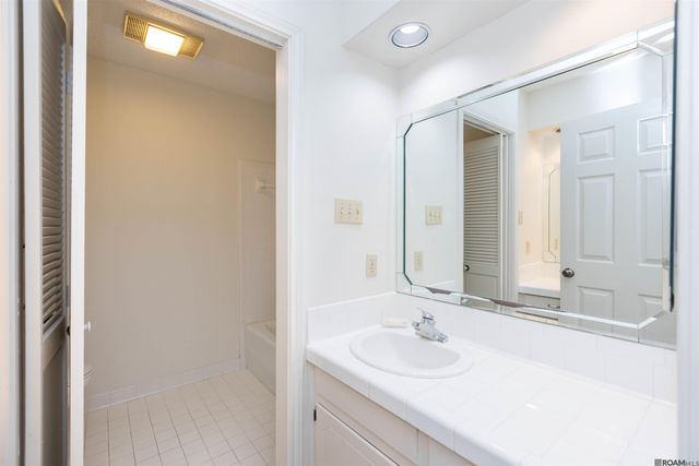 1927 W Magna Carta Dr, Baton Rouge, LA 70815