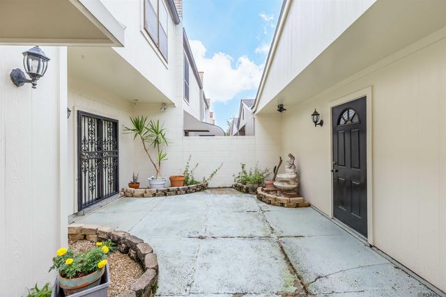 1927 W Magna Carta Dr, Baton Rouge, LA 70815