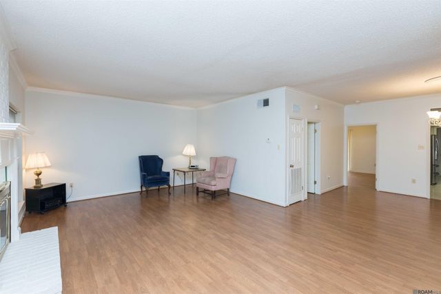 1927 W Magna Carta Dr, Baton Rouge, LA 70815