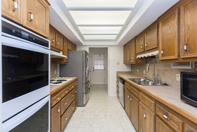 1927 W Magna Carta Dr, Baton Rouge, LA 70815