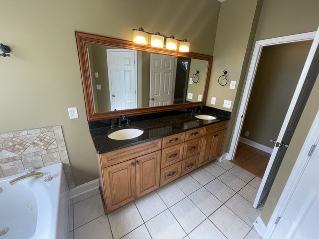 7924 Harpeth View Dr, Nashville, TN 37221