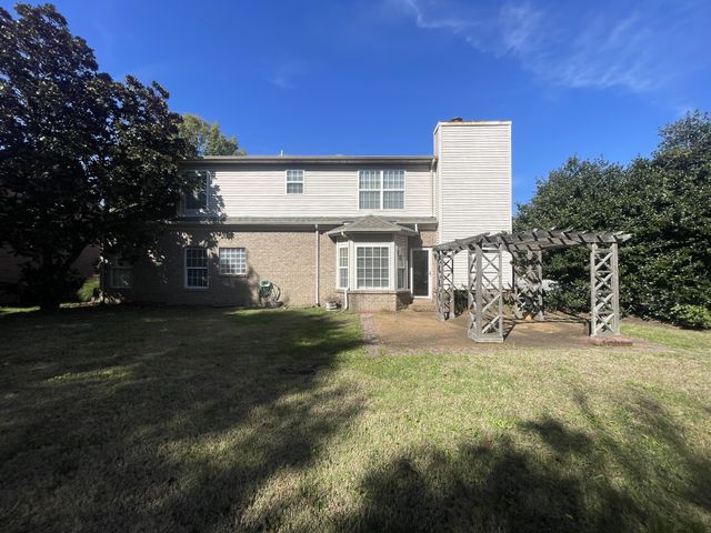 7924 Harpeth View Dr, Nashville, TN 37221