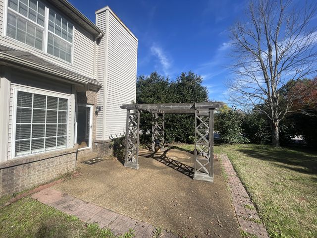 7924 Harpeth View Dr, Nashville, TN 37221
