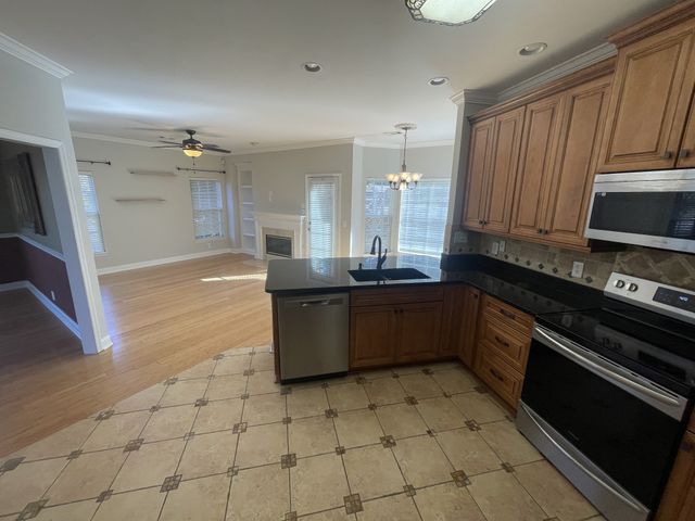 7924 Harpeth View Dr, Nashville, TN 37221