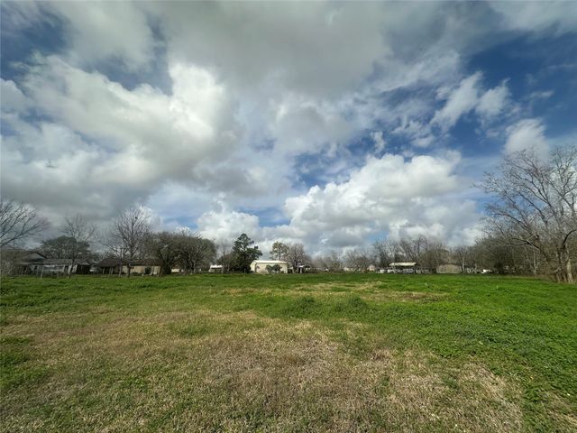 1925 County Road 543, Angleton, TX 77515