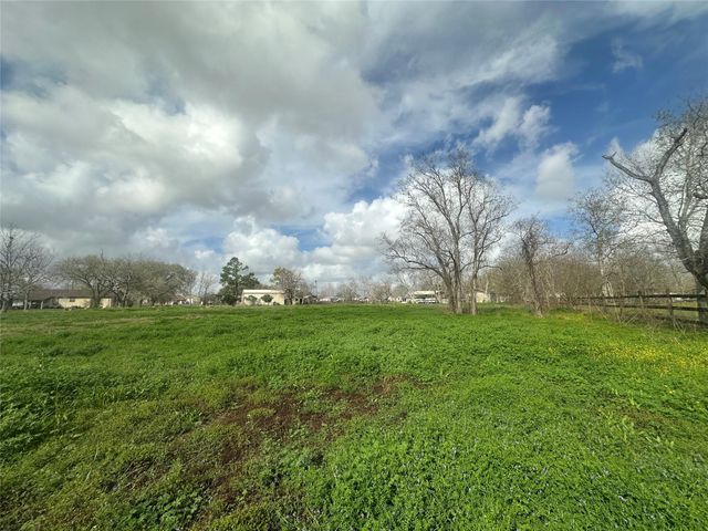 1925 County Road 543, Angleton, TX 77515