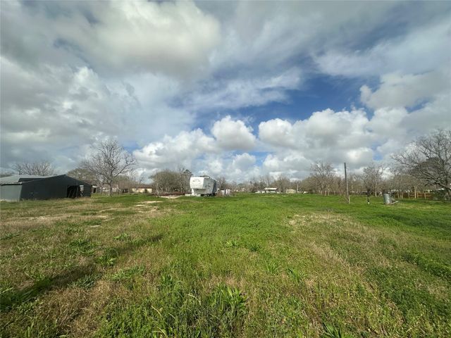 1925 County Road 543, Angleton, TX 77515