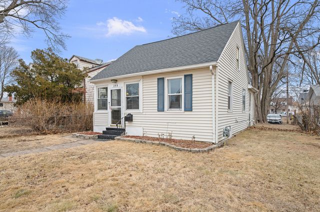 209 S Hazelwood Avenue, Davenport, IA 52802