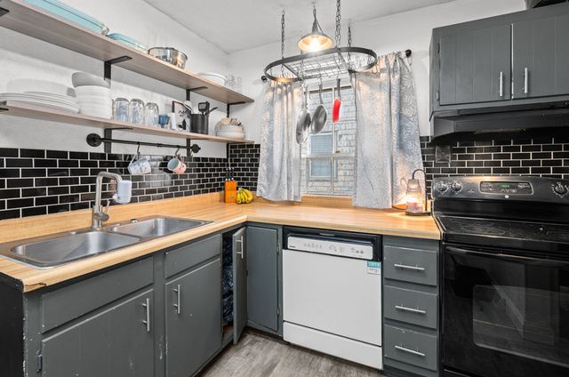 209 S Hazelwood Avenue, Davenport, IA 52802