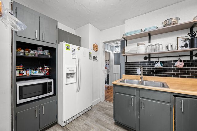 209 S Hazelwood Avenue, Davenport, IA 52802