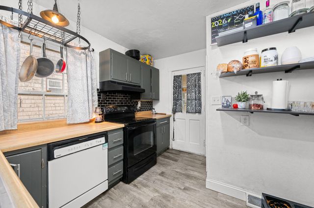 209 S Hazelwood Avenue, Davenport, IA 52802