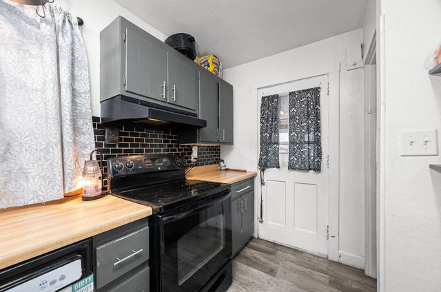 209 S Hazelwood Avenue, Davenport, IA 52802