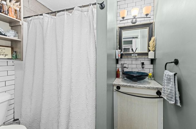 209 S Hazelwood Avenue, Davenport, IA 52802