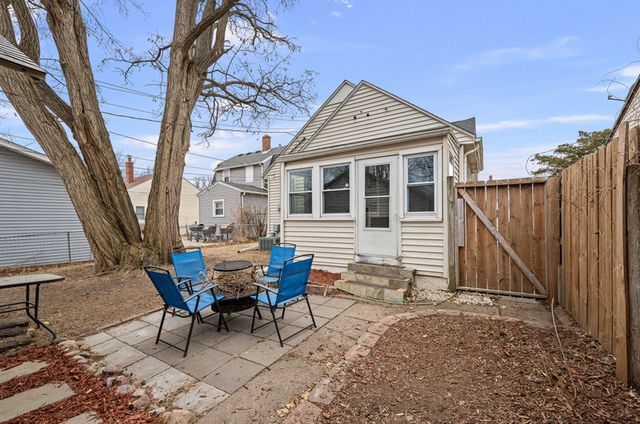 209 S Hazelwood Avenue, Davenport, IA 52802