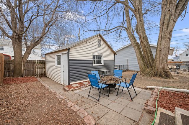 209 S Hazelwood Avenue, Davenport, IA 52802