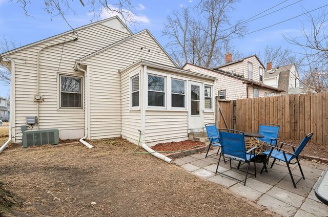 209 S Hazelwood Avenue, Davenport, IA 52802