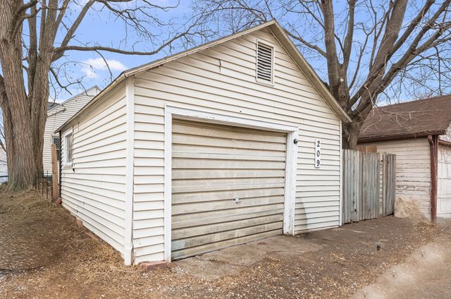 209 S Hazelwood Avenue, Davenport, IA 52802