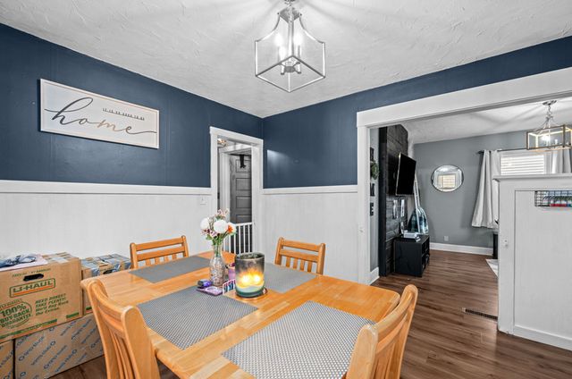 209 S Hazelwood Avenue, Davenport, IA 52802