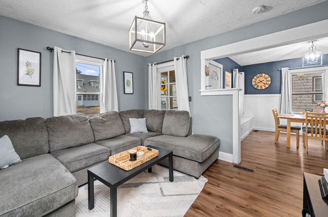 209 S Hazelwood Avenue, Davenport, IA 52802