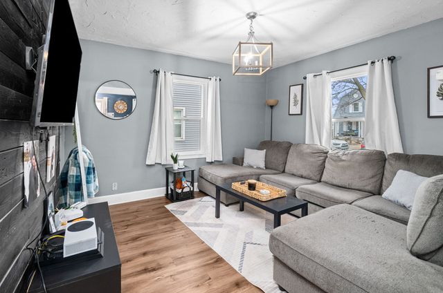 209 S Hazelwood Avenue, Davenport, IA 52802