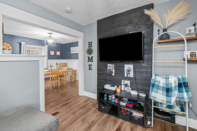 209 S Hazelwood Avenue, Davenport, IA 52802