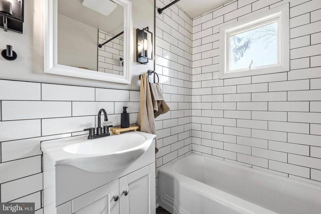 Image 9 of property listing at 15029 CLEAR SPRING RD, Williamsport, MD 21795