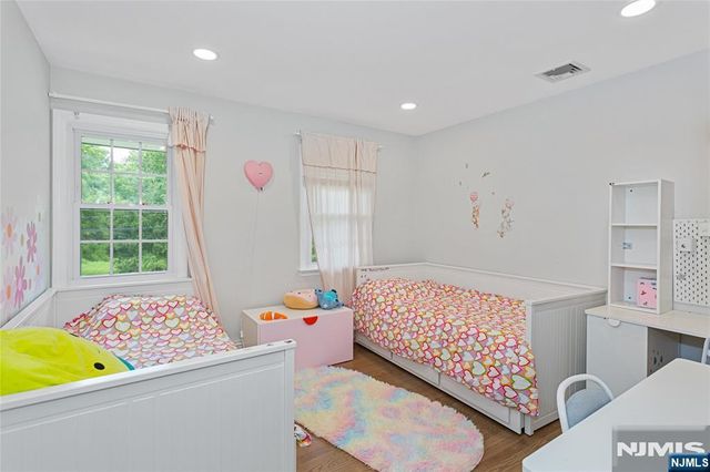 9 Glen Gray Road, Oakland, NJ 07436