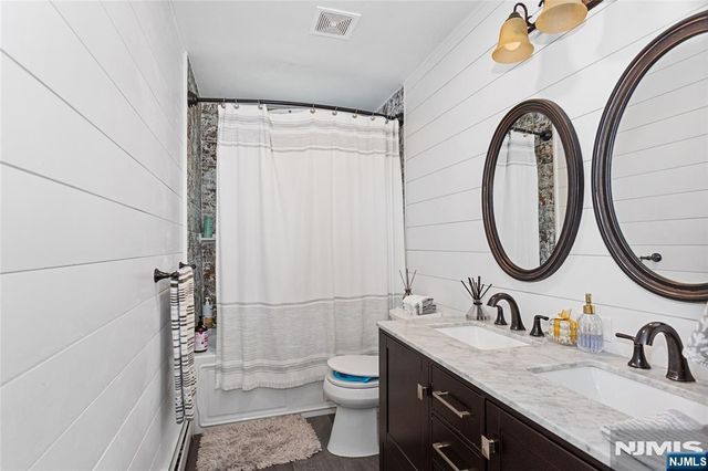9 Glen Gray Road, Oakland, NJ 07436