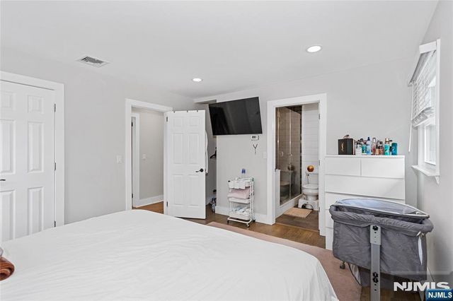 9 Glen Gray Road, Oakland, NJ 07436