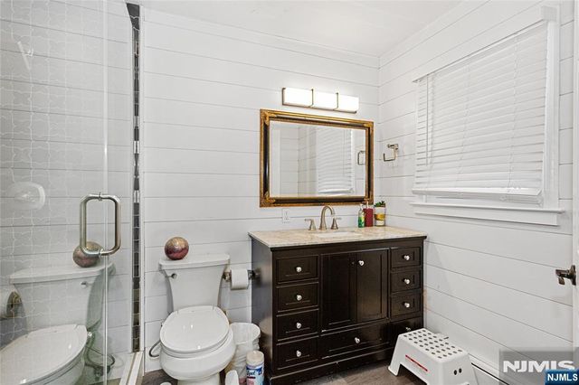 9 Glen Gray Road, Oakland, NJ 07436