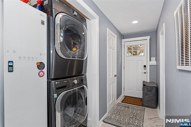 9 Glen Gray Road, Oakland, NJ 07436