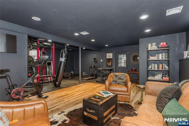 9 Glen Gray Road, Oakland, NJ 07436