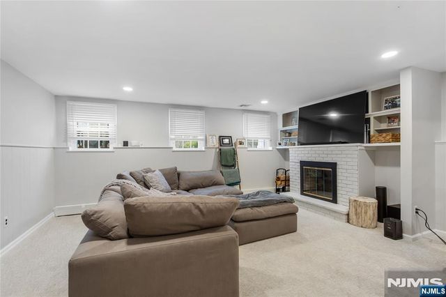 9 Glen Gray Road, Oakland, NJ 07436