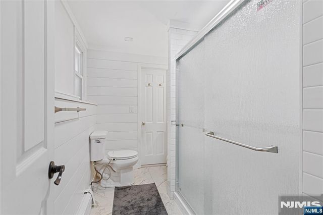 9 Glen Gray Road, Oakland, NJ 07436