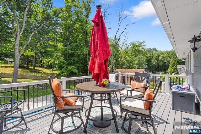 9 Glen Gray Road, Oakland, NJ 07436