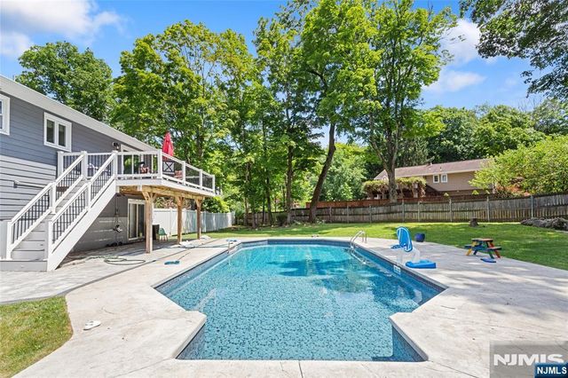 9 Glen Gray Road, Oakland, NJ 07436